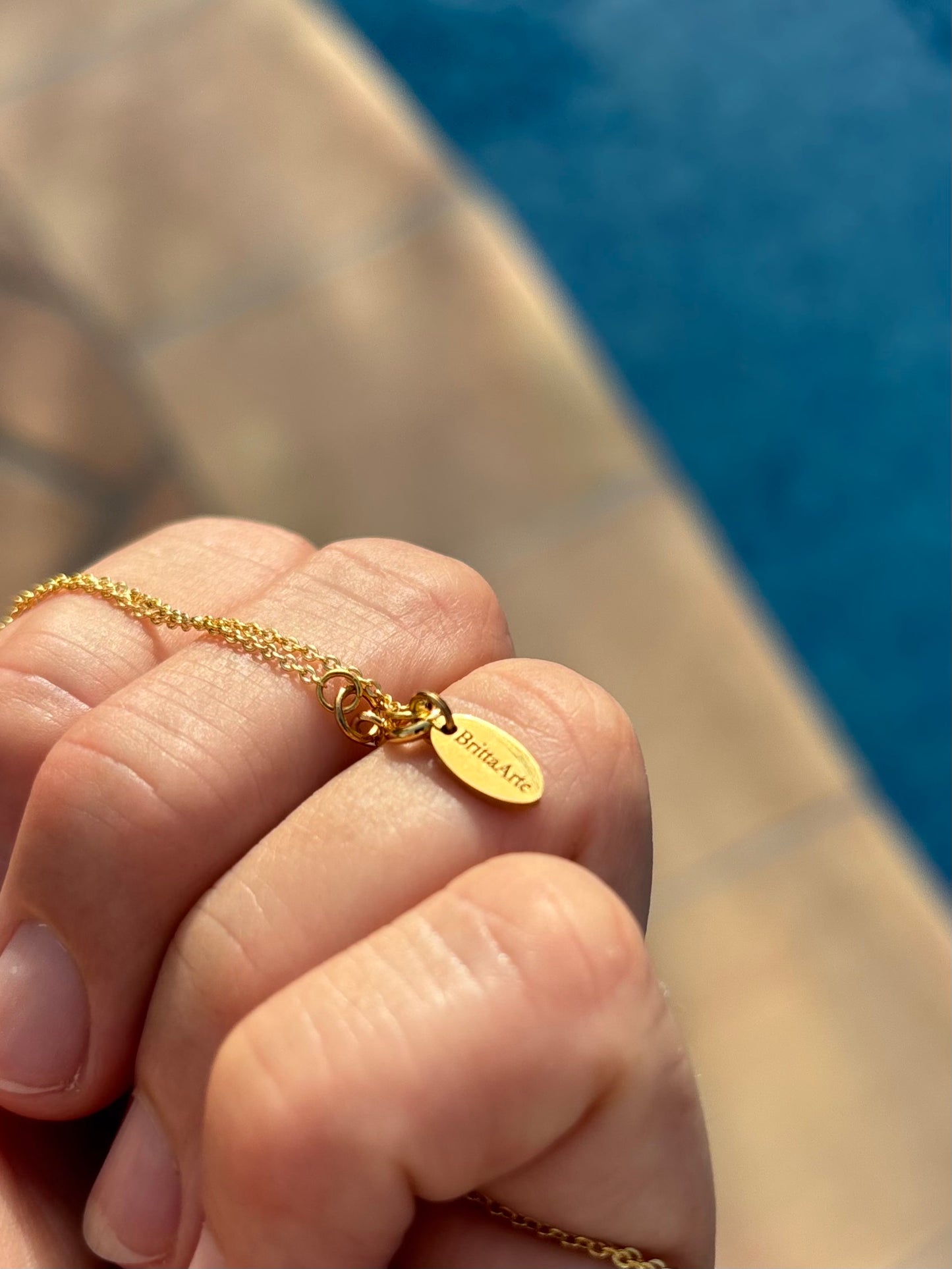 Atlantik Kauri Muschel als filigraner Halsschmuck.