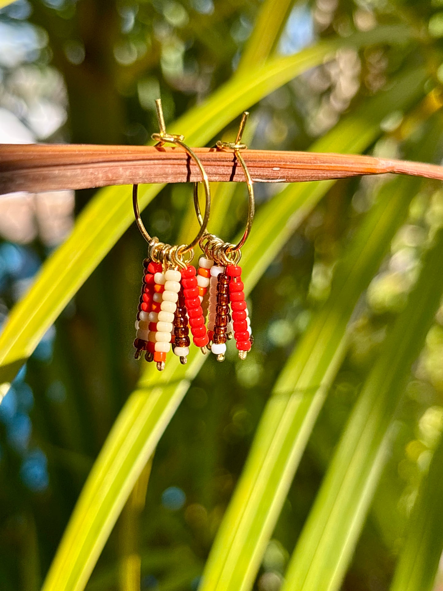 Tierra- Wundervolles Schmuckset aus feinsten Rocailles - Perlen und handgewebten Baumwollelementen. Handgearbeitete Einzelstücke in den schönsten Erdtönen. Halskette, Kreolen und 2 Armbänder.