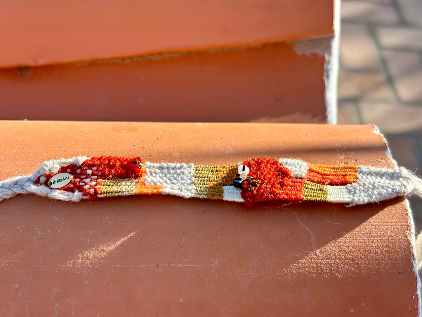 Tierra- Wundervolles Schmuckset aus feinsten Rocailles - Perlen und handgewebten Baumwollelementen. Handgearbeitete Einzelstücke in den schönsten Erdtönen. Halskette, Kreolen und 2 Armbänder.