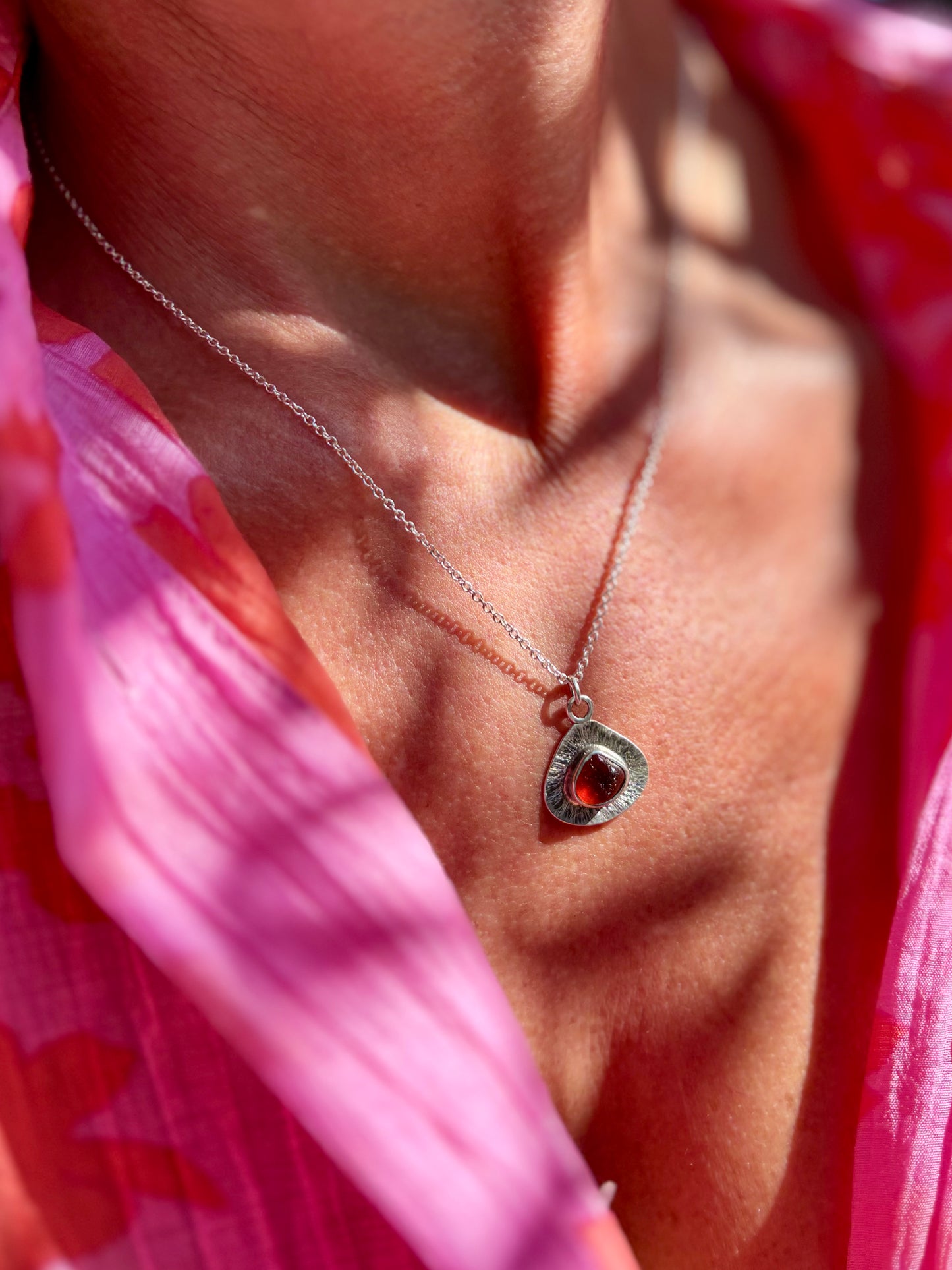 Rote-Meerglas-Halskette aus Sterlingsilber