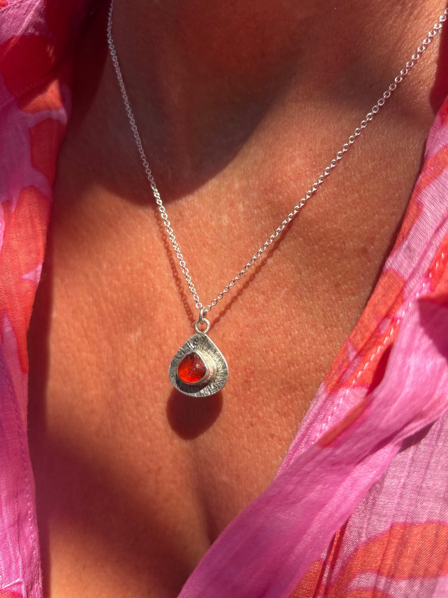 Rote-Meerglas-Halskette aus Sterlingsilber