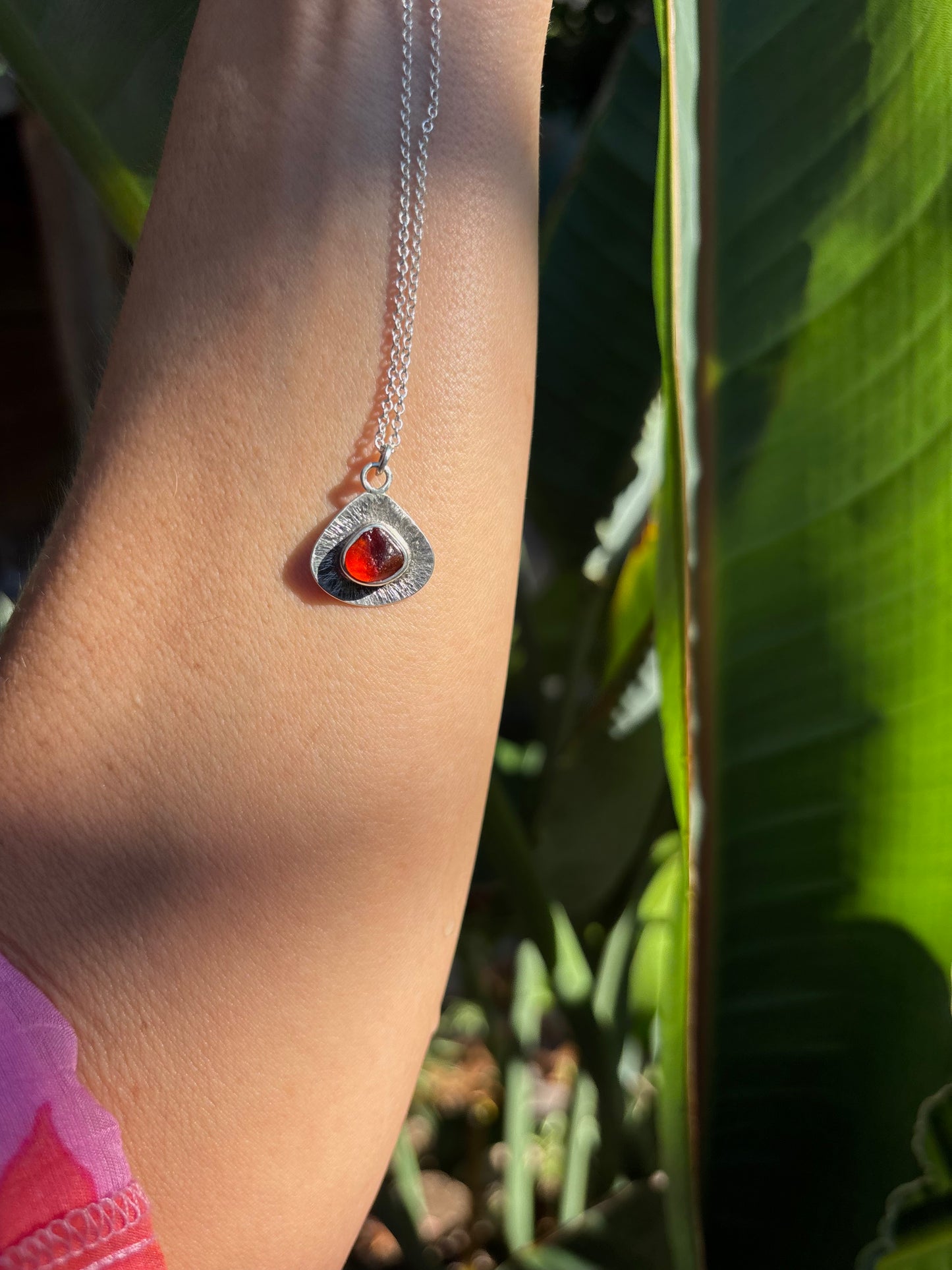 Rote-Meerglas-Halskette aus Sterlingsilber