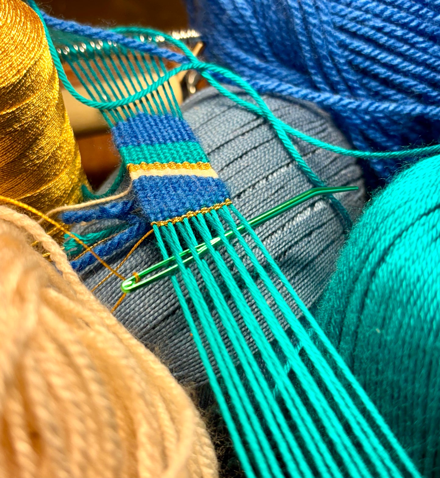 Sailing- 3 Armbänder von mir handgewebt. Maritim mit einem Touch Farbe. Wunderschönes Modestück für jedes Handgelenk. Bunt und tragbar aus feinster Baumwolle handgewebt.