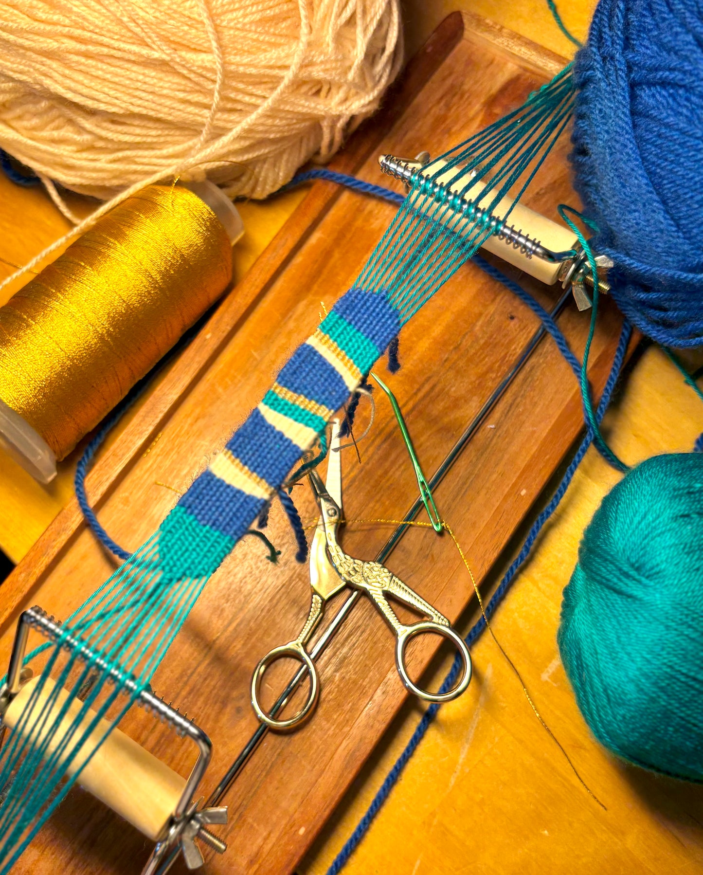 Sailing- 3 Armbänder von mir handgewebt. Maritim mit einem Touch Farbe. Wunderschönes Modestück für jedes Handgelenk. Bunt und tragbar aus feinster Baumwolle handgewebt.