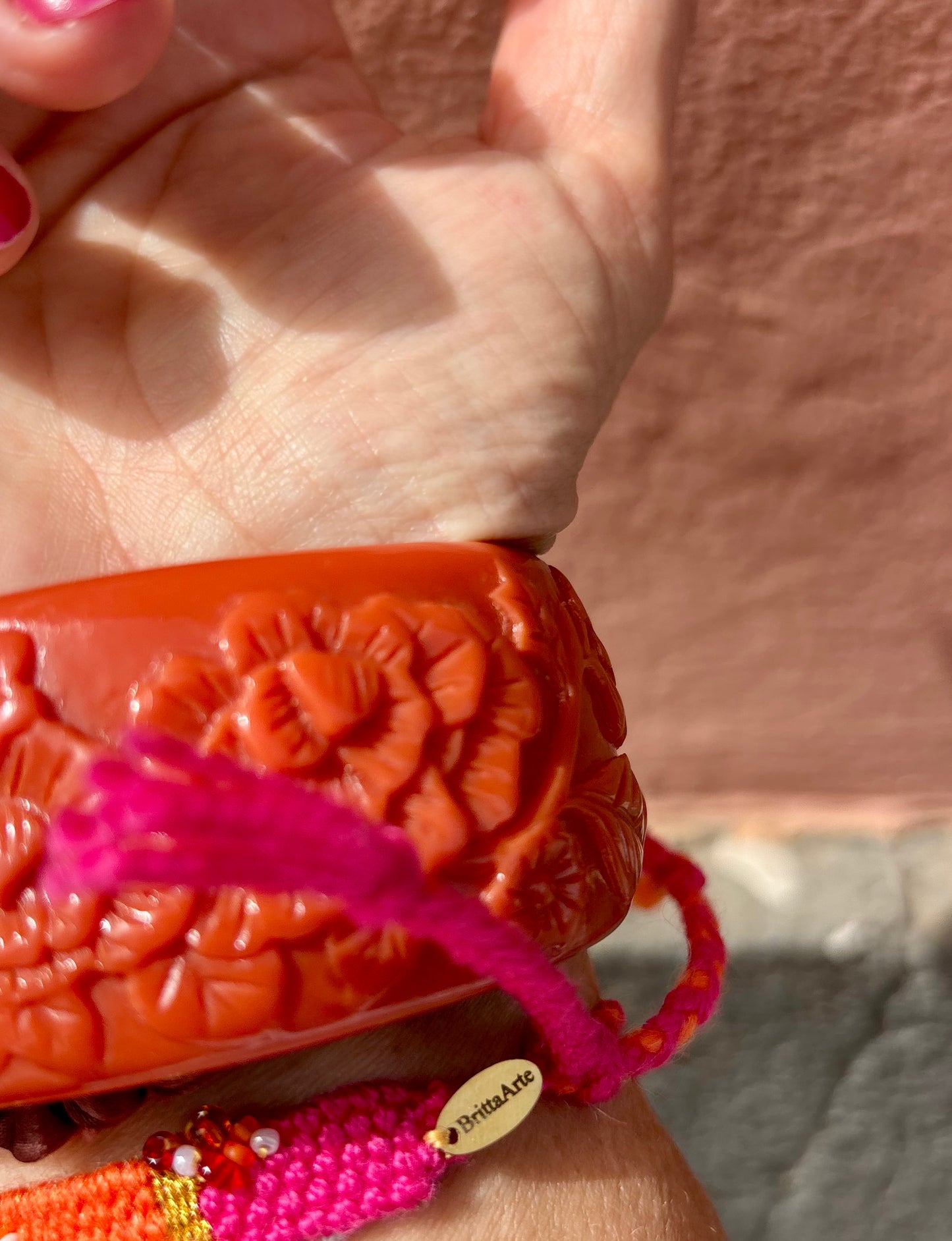 Orange Pink Dunes- Ist eine Farbkombination aus drei verschiedenen Armbändern. Von mir selbst gewebt und kreiert. Leuchtende Sonnenaufgänge und Wärme ist die automatische Assoziation dieser tollen Schmuckstücke.