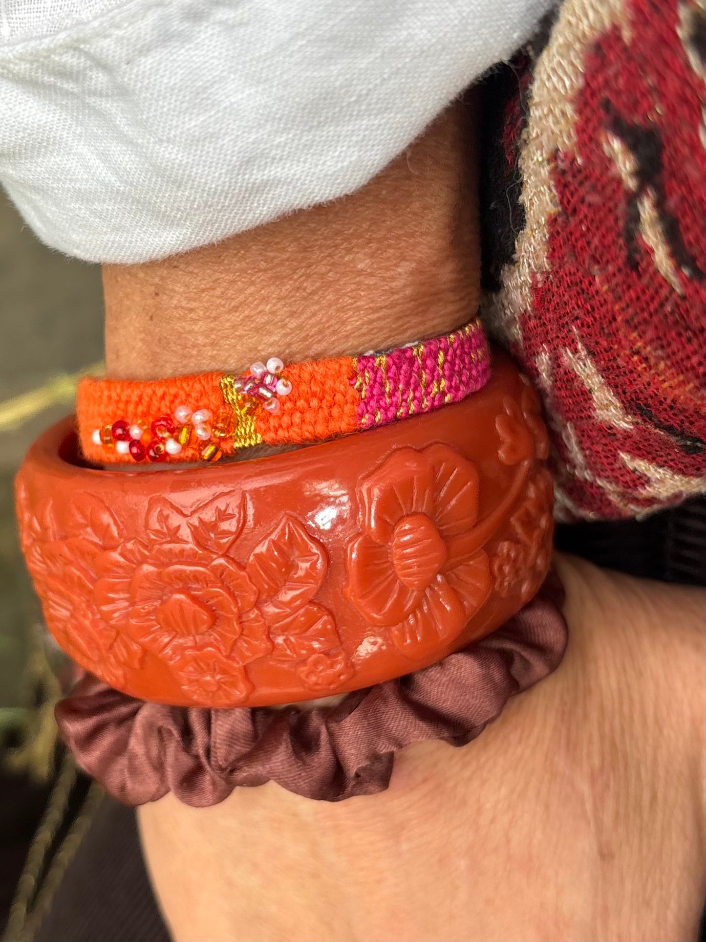 Orange Pink Dunes- Ist eine Farbkombination aus drei verschiedenen Armbändern. Von mir selbst gewebt und kreiert. Leuchtende Sonnenaufgänge und Wärme ist die automatische Assoziation dieser tollen Schmuckstücke.