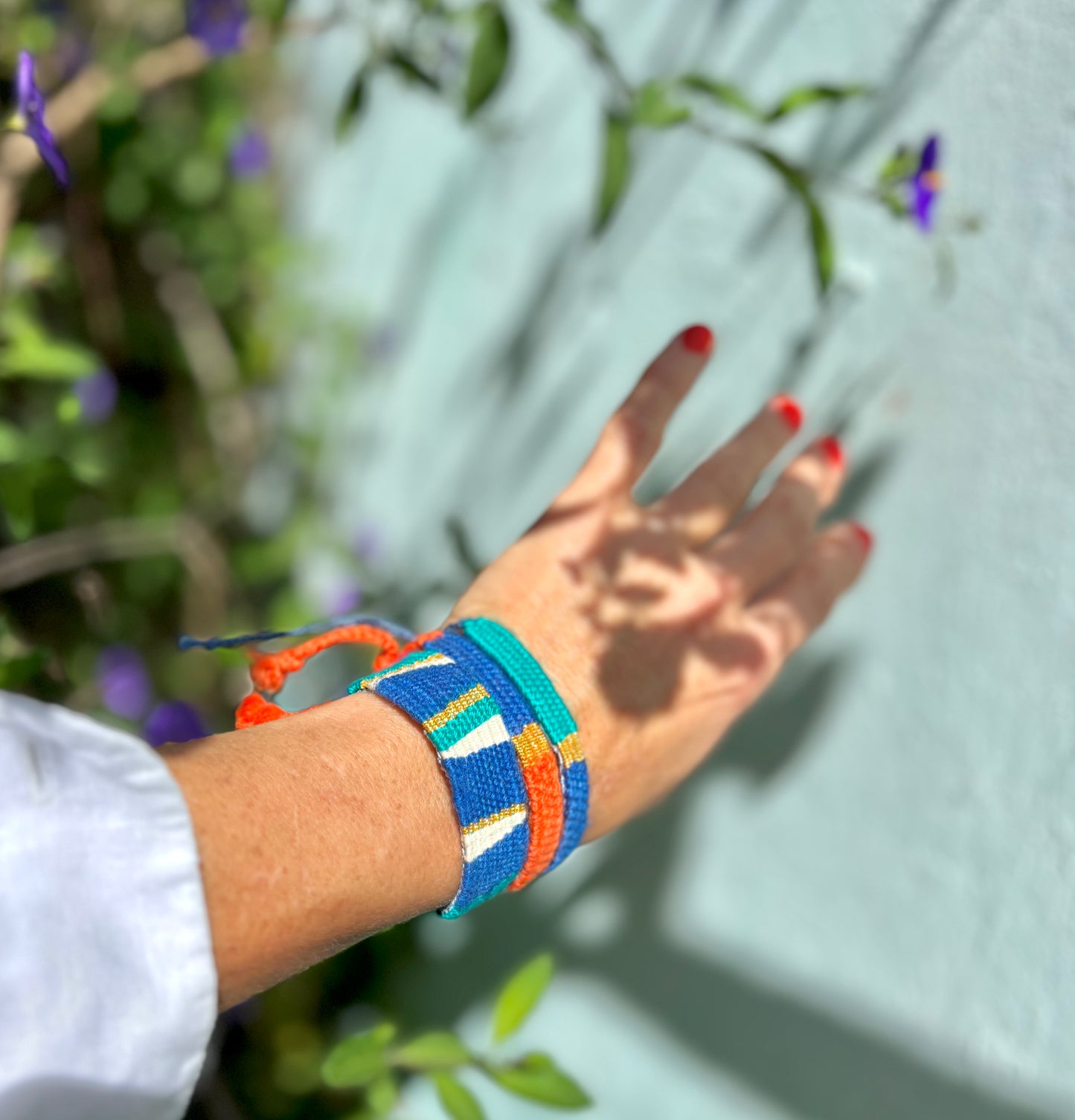 Sailing- 3 Armbänder von mir handgewebt. Maritim mit einem Touch Farbe. Wunderschönes Modestück für jedes Handgelenk. Bunt und tragbar aus feinster Baumwolle handgewebt.