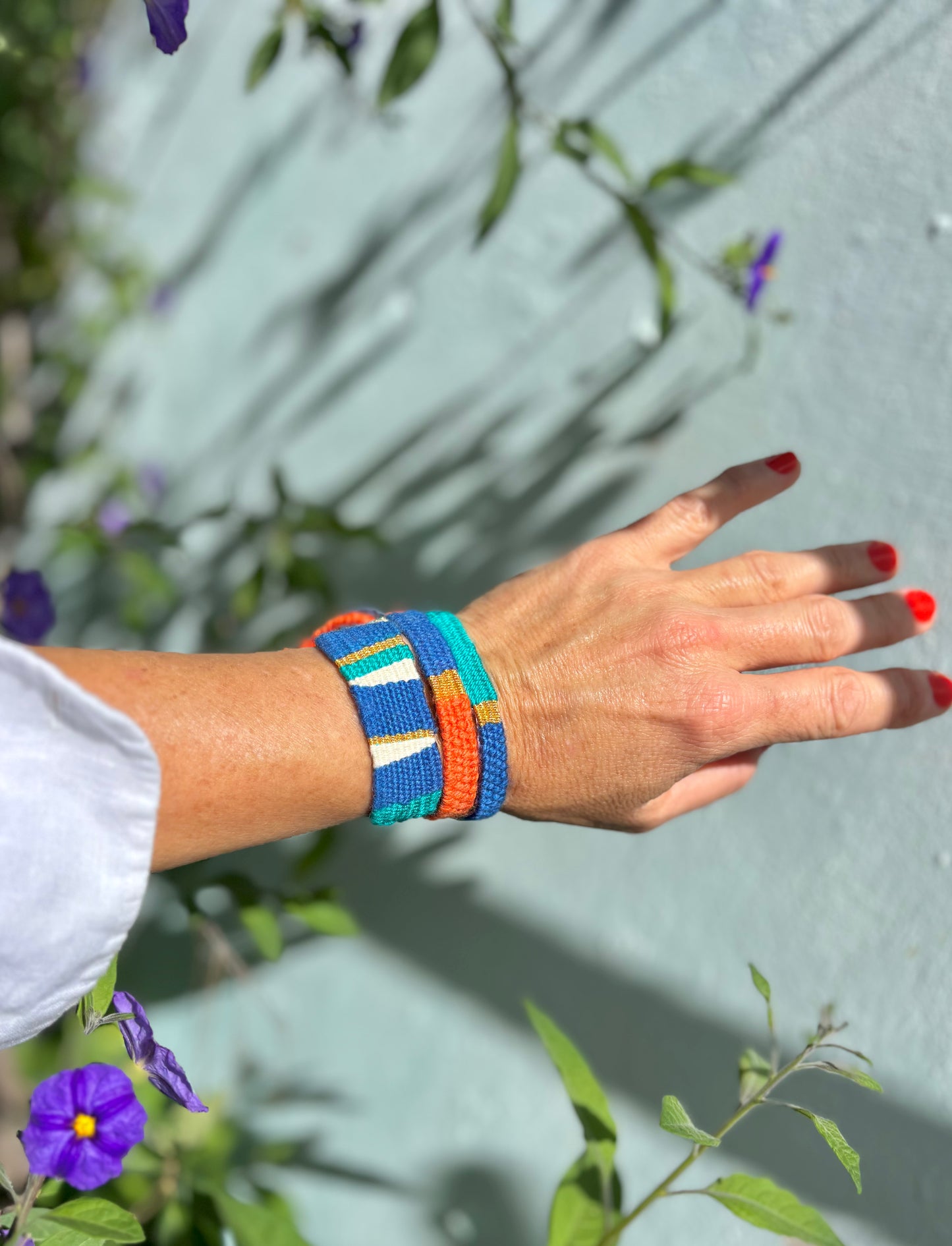 Sailing- 3 Armbänder von mir handgewebt. Maritim mit einem Touch Farbe. Wunderschönes Modestück für jedes Handgelenk. Bunt und tragbar aus feinster Baumwolle handgewebt.