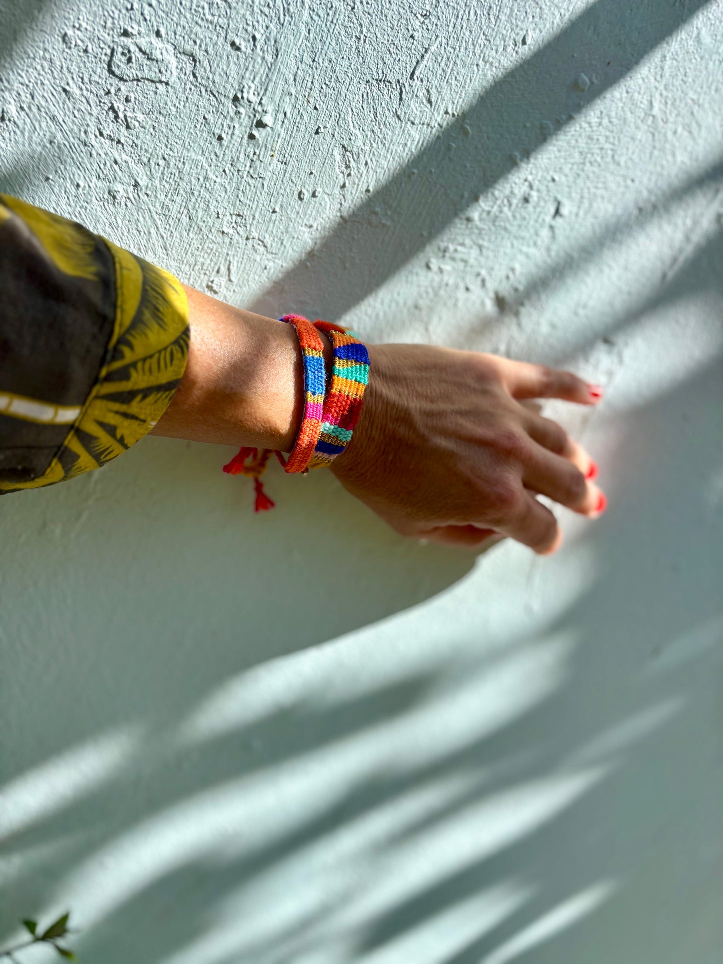 Holidays- Spricht für das Sommergefühl was diese Farben mit sich bringt. Gute Laune, Fun, Licht und eine Menge Spaß. Ein Happy-Handgelenk-Accessoire.