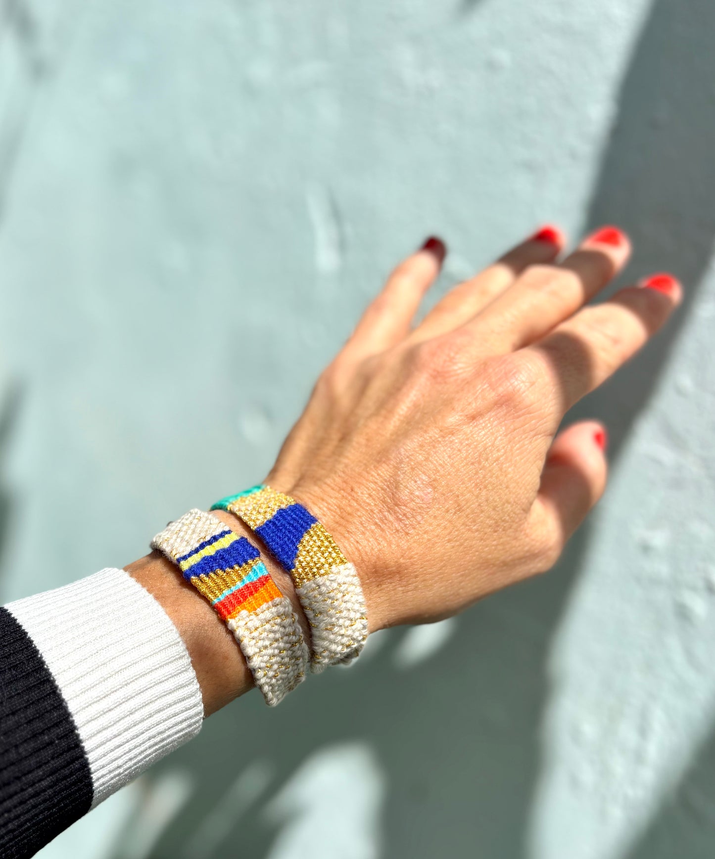 Sea Salt Collection- Sind 2 von mir handgewebte Armbänder, mit den leuchtenden Farben des Atlantiks. Gewebte Accessoires, leuchtend in Farbe und Design, sie sind wunderbar zu tragen und bequem am Handgelenk.