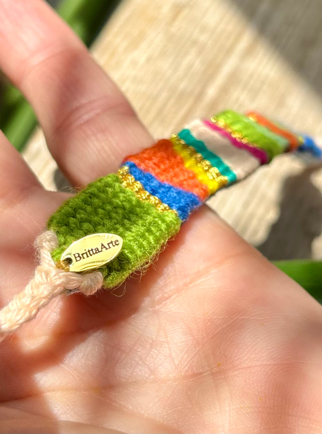 Playa- Handgewebte Armbänder in fröhlicher Farbkombination. Zwei Baumwollarmbänder in toller Kombination für einen frischen Sommerstyle.
