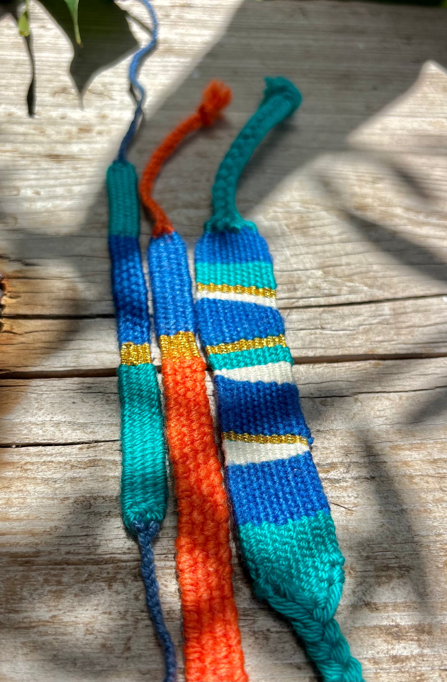 Sailing- 3 Armbänder von mir handgewebt. Maritim mit einem Touch Farbe. Wunderschönes Modestück für jedes Handgelenk. Bunt und tragbar aus feinster Baumwolle handgewebt.