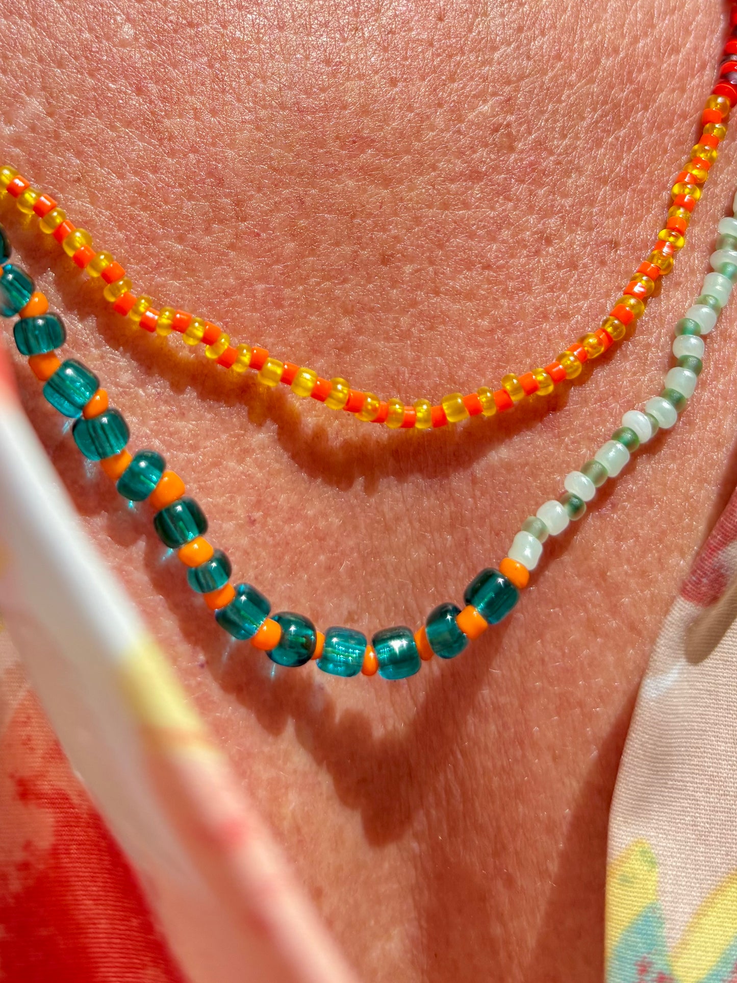 Rainbow - Boho- Hippie- Style- Kette. Kunterbunte Rocailles- Perlen- Kette. Handgemachtes Einzelstück.