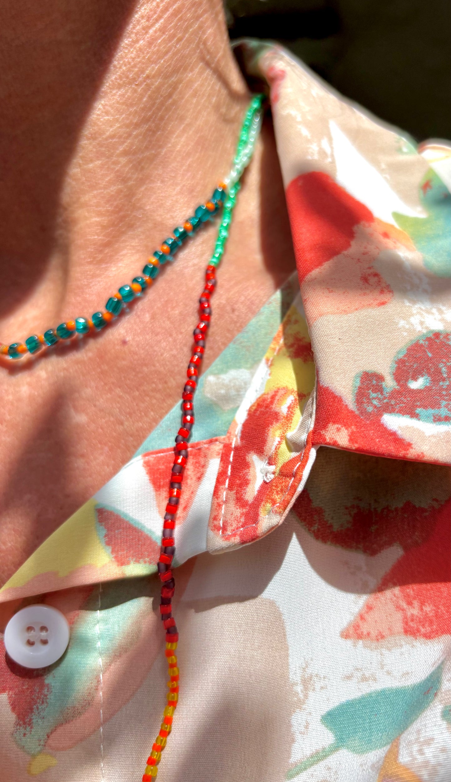 Rainbow - Boho- Hippie- Style- Kette. Kunterbunte Rocailles- Perlen- Kette. Handgemachtes Einzelstück.