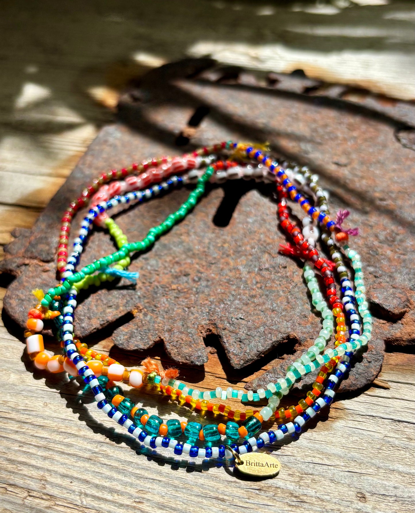 Rainbow - Boho- Hippie- Style- Kette. Kunterbunte Rocailles- Perlen- Kette. Handgemachtes Einzelstück.