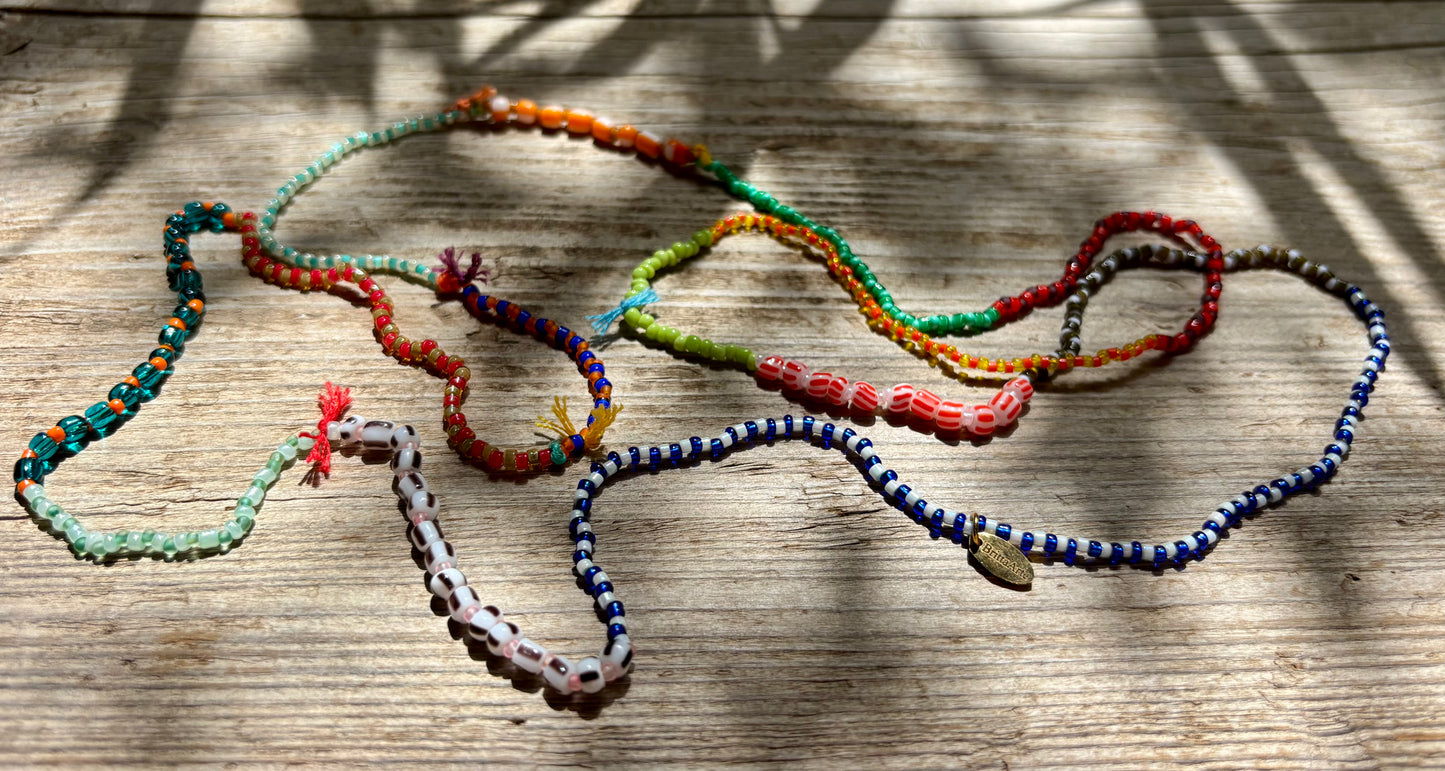 Rainbow - Boho- Hippie- Style- Kette. Kunterbunte Rocailles- Perlen- Kette. Handgemachtes Einzelstück.