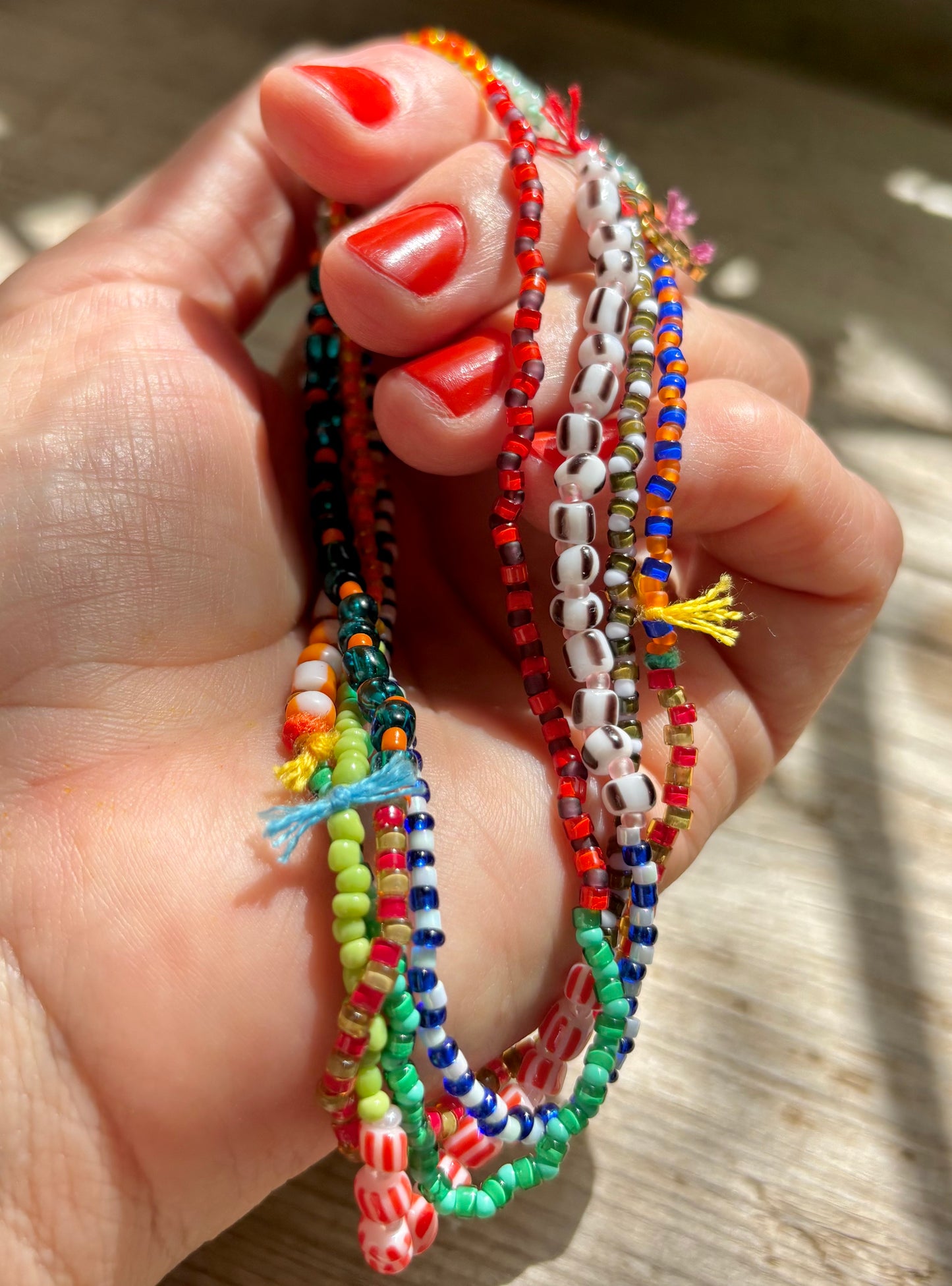 Rainbow - Boho- Hippie- Style- Kette. Kunterbunte Rocailles- Perlen- Kette. Handgemachtes Einzelstück.