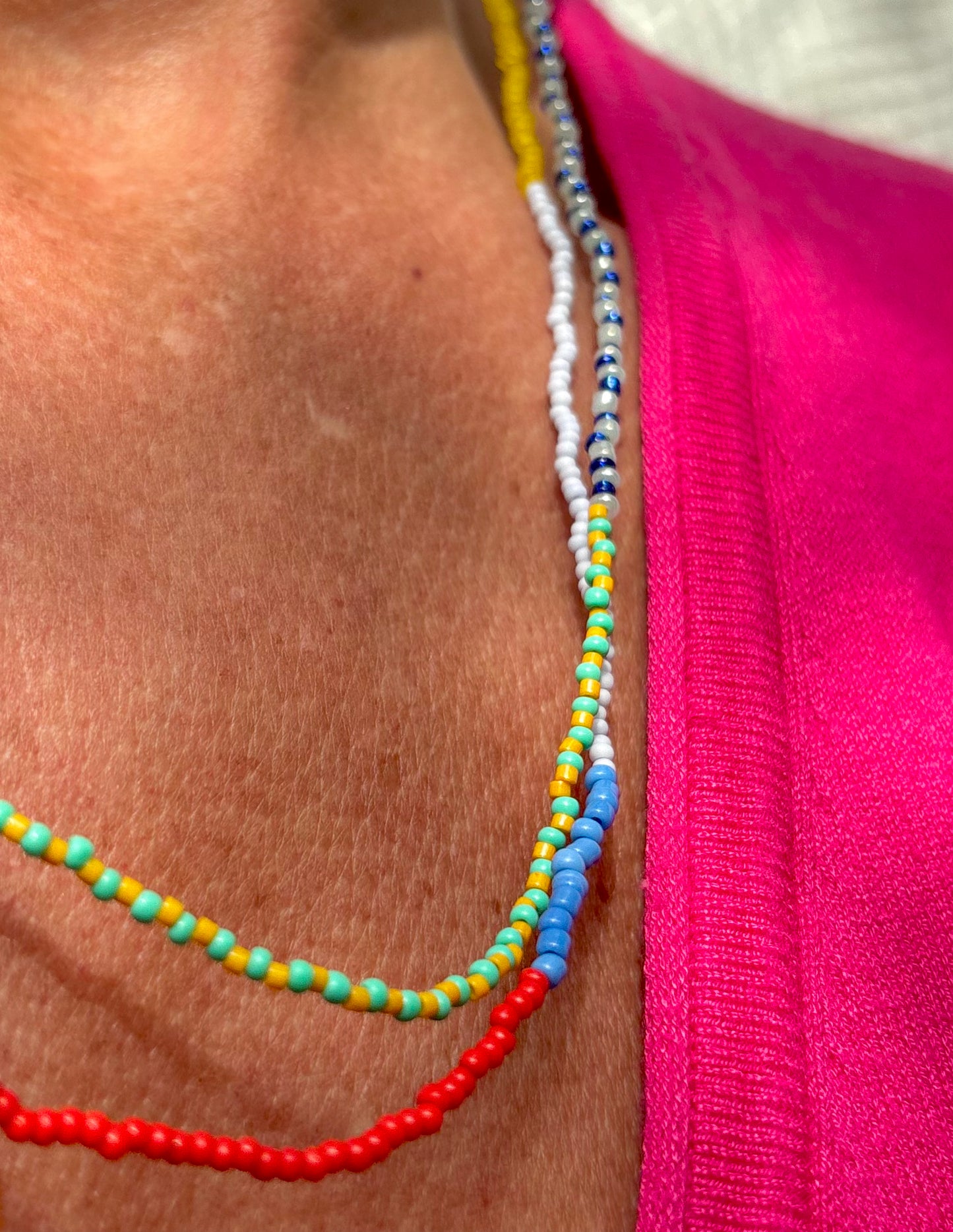 Sunshine Candy Necklace - Buntes Seed Bead Accessoire. Feinste Rocailles Perlen mit viel Liebe in eine schöne sommerliche Halskette verarbeitet.