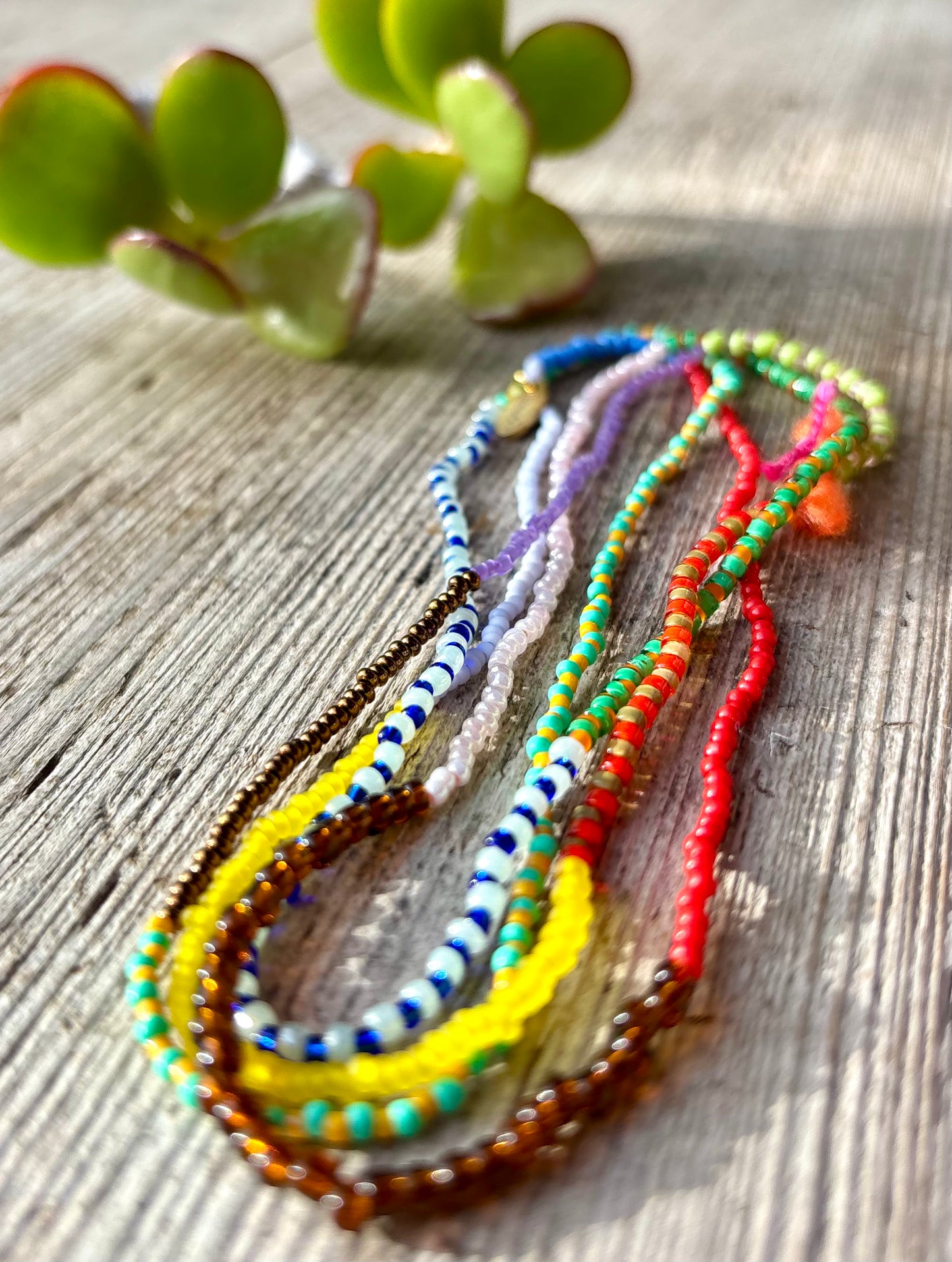 Sunshine Candy Necklace - Buntes Seed Bead Accessoire. Feinste Rocailles Perlen mit viel Liebe in eine schöne sommerliche Halskette verarbeitet.