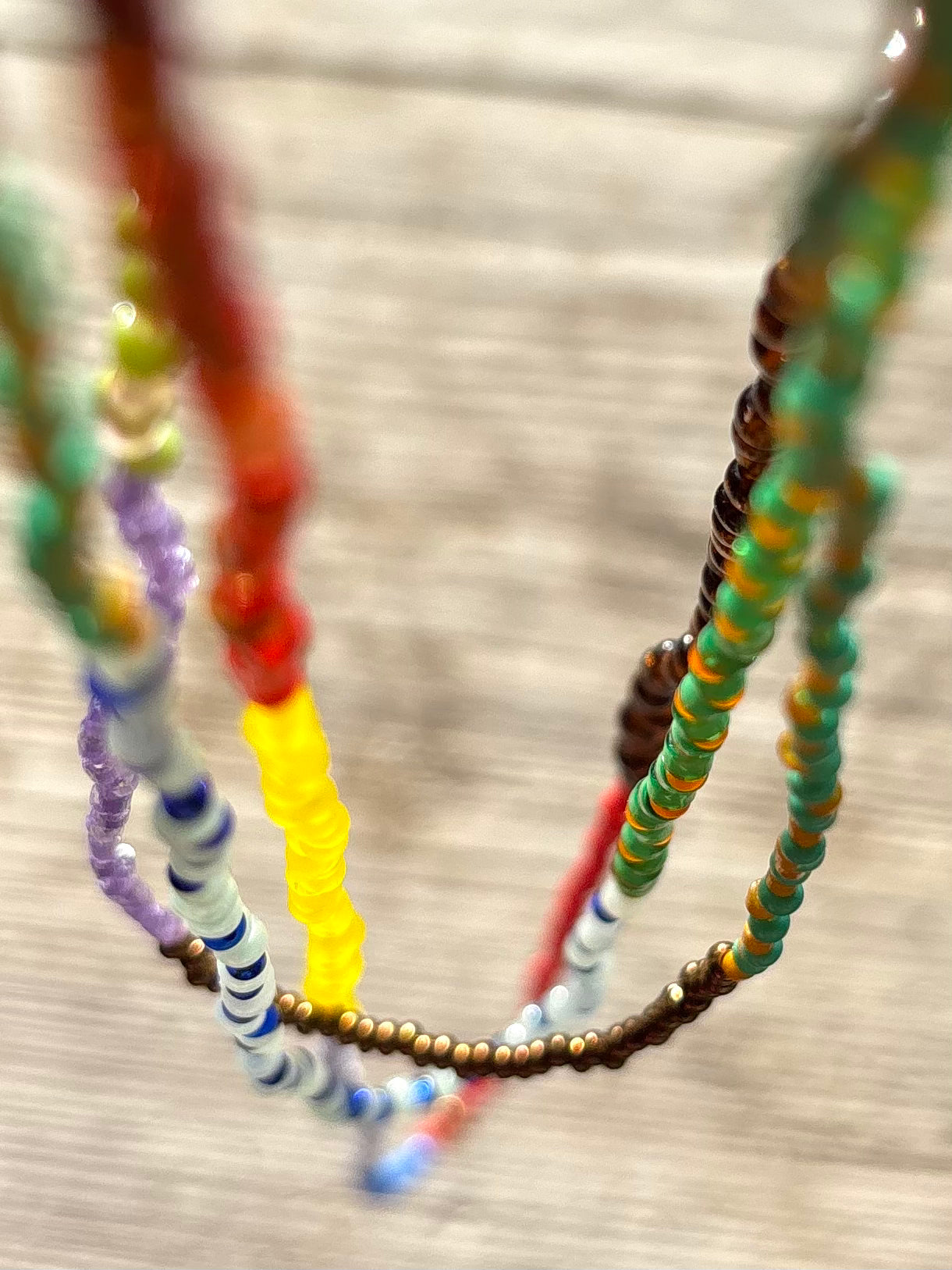 Sunshine Candy Necklace - Buntes Seed Bead Accessoire. Feinste Rocailles Perlen mit viel Liebe in eine schöne sommerliche Halskette verarbeitet.