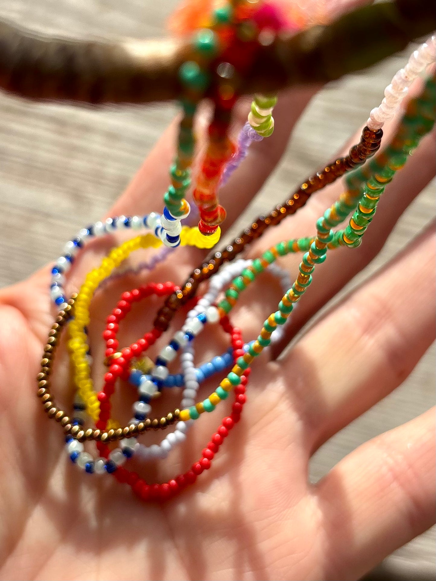 Sunshine Candy Necklace - Buntes Seed Bead Accessoire. Feinste Rocailles Perlen mit viel Liebe in eine schöne sommerliche Halskette verarbeitet.