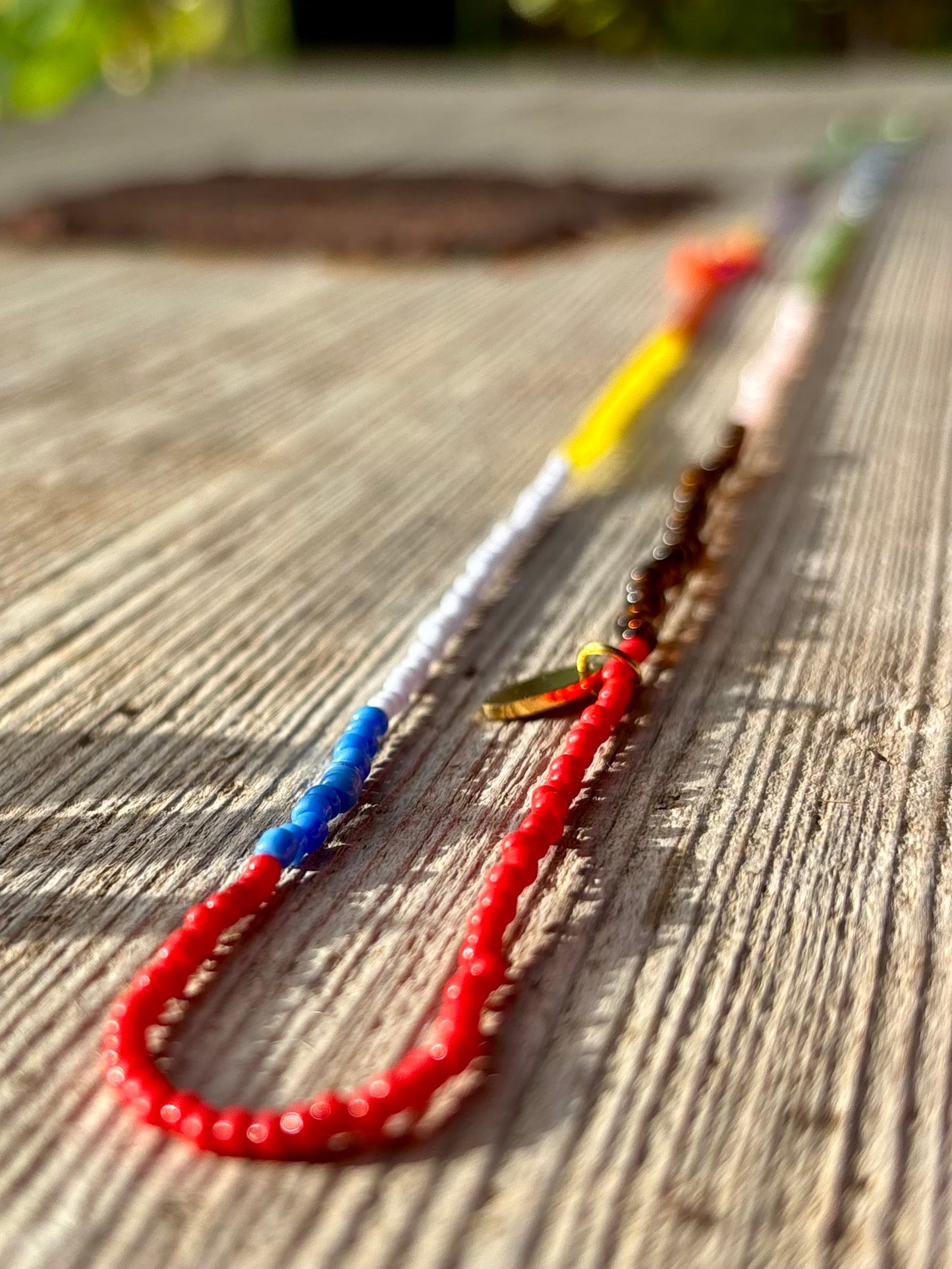 Sunshine Candy Necklace - Buntes Seed Bead Accessoire. Feinste Rocailles Perlen mit viel Liebe in eine schöne sommerliche Halskette verarbeitet.