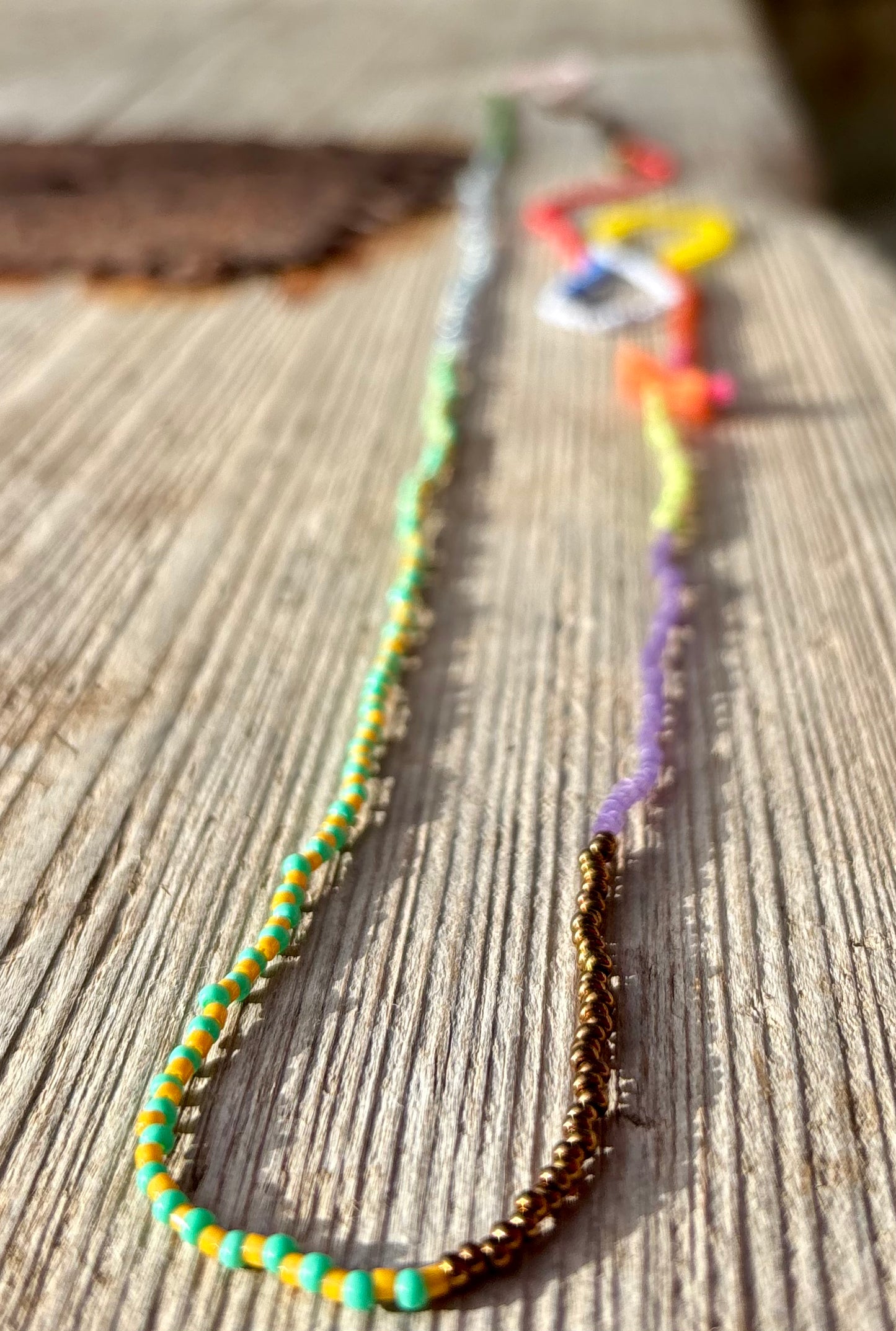 Sunshine Candy Necklace - Buntes Seed Bead Accessoire. Feinste Rocailles Perlen mit viel Liebe in eine schöne sommerliche Halskette verarbeitet.